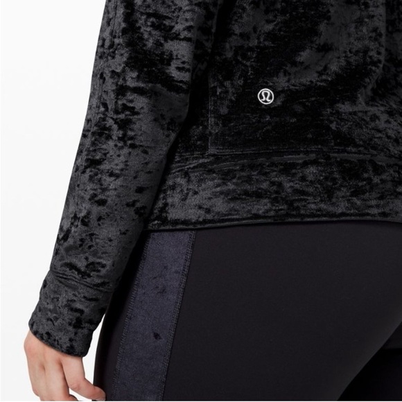 Lululemon🍋 Black Velvet Spandex Top Size 8(P2P 20” flat) - Picture 4 of 7